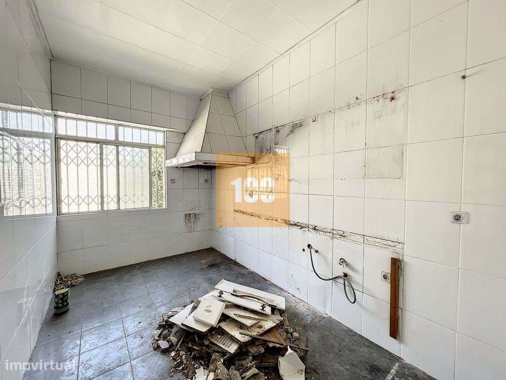 Moradia para reabilitar na Baixa - Grande imagem: 3/13