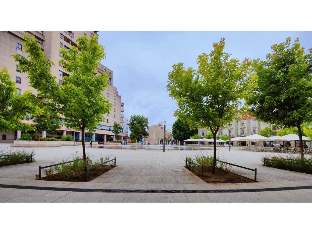 Loja Comercial de 2 pisos na praça Luís Ribeiro - Grande imagem: 1/3