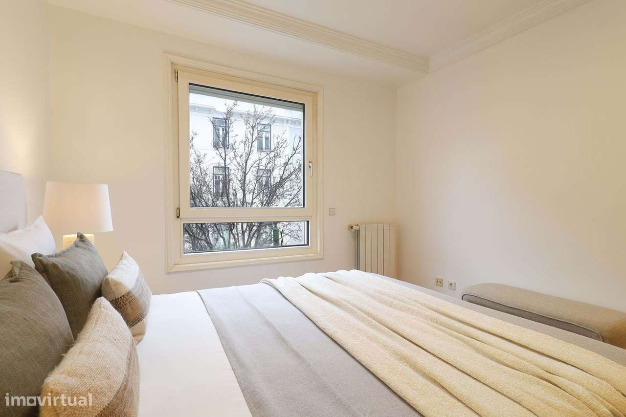 Apartamento T2 com garagem no coração de Campo de Ourique, Lisboa-26