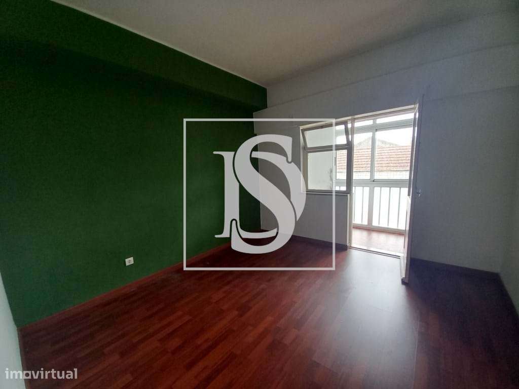 Apartamento T2 Remodelado no Coração do Montijo-17
