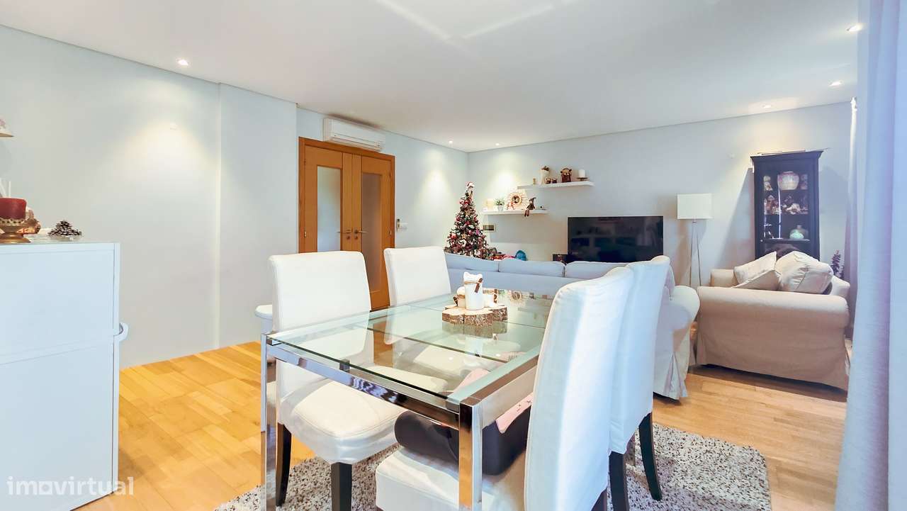 Apartamento T3 com varanda e garagem em Montijo-7