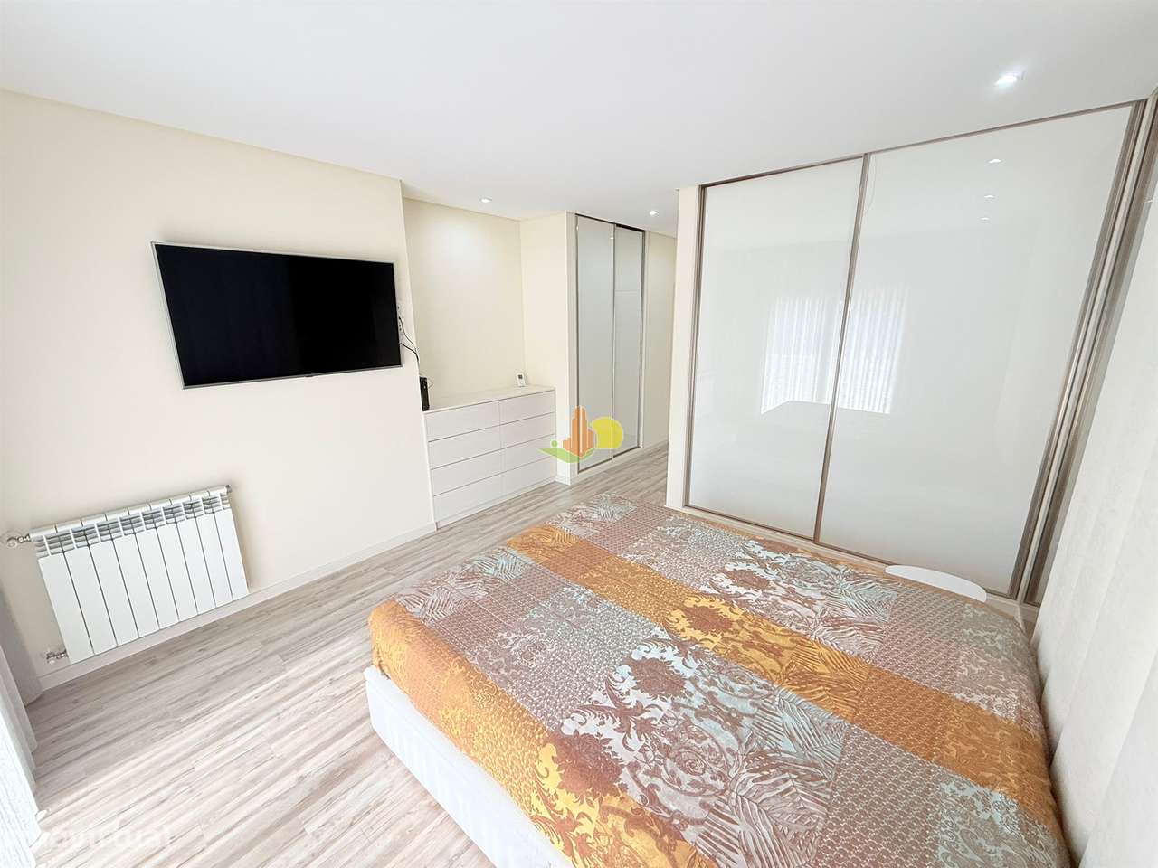 T4+1 Duplex com garagem dupla e terraço privativo-21