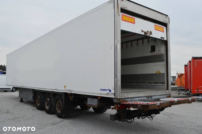 Schmitz Cargobull SKO 24 CHŁODNIA IZOTERMA KONTENER WINDA - 3