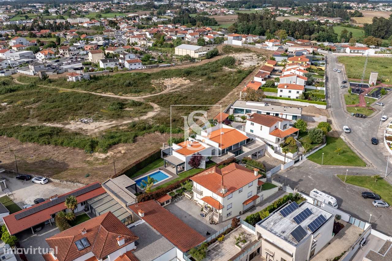 Exclusiva Moradia T4+1 c/ Piscina Aquecida e mais de 380 m²-38