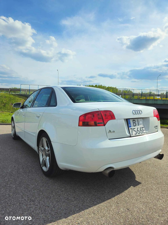 Audi A4 2.0T FSI Quattro - 5