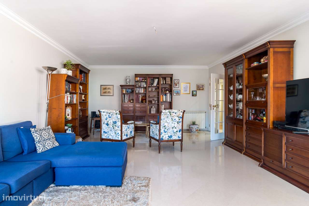 Apartamento T3+1 no Atlanta Park – Laranjeiras, Lisboa-4