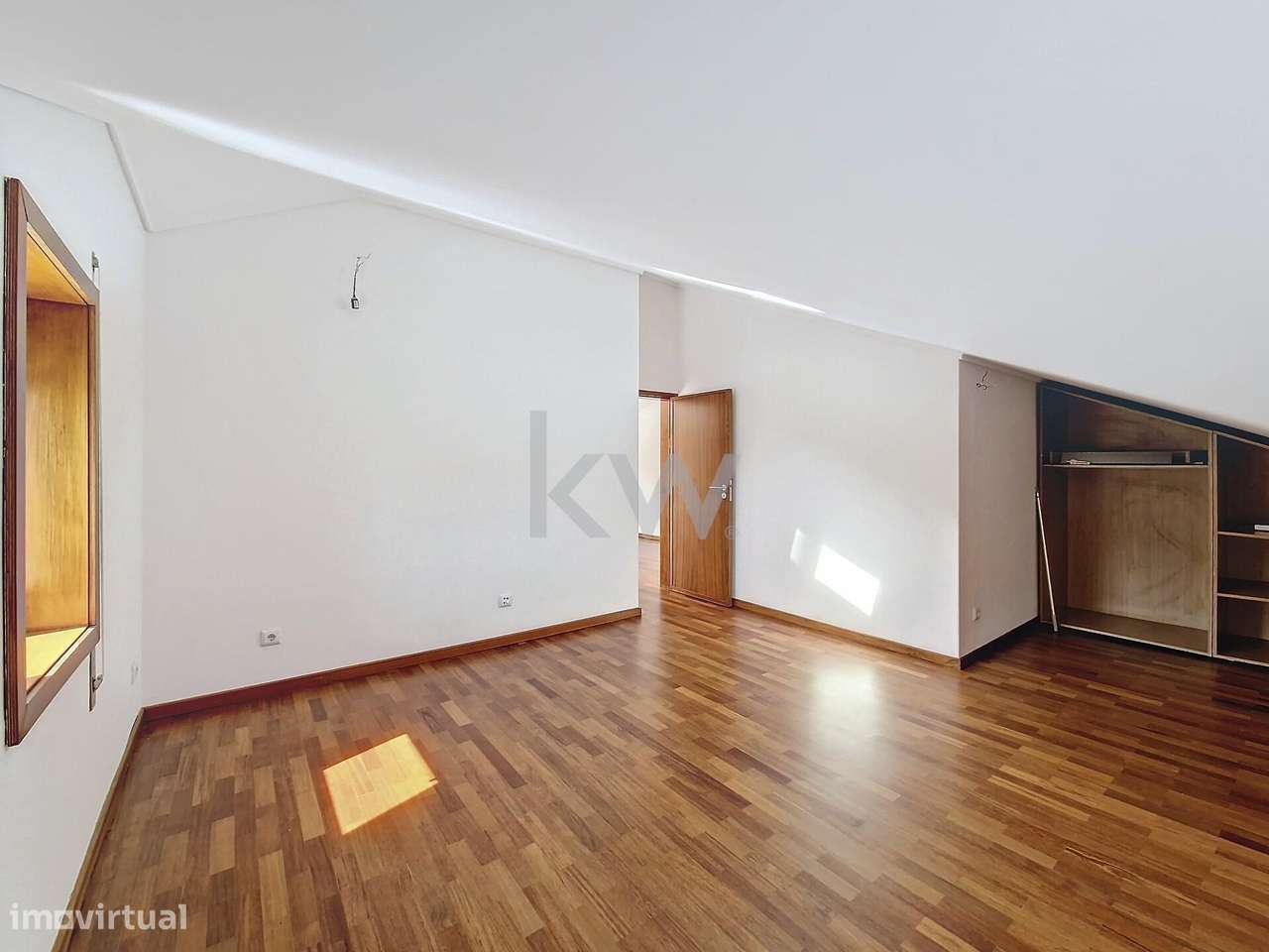 Moradia com 6 quartos, piscina aquecida, anexo e terreno com 2500m2 em-37