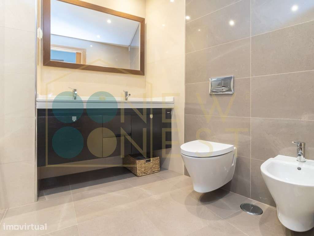 Apartamento T4 com Terraço, 3 varandas, 2 Parqueamentos e Arrecadaç...-18