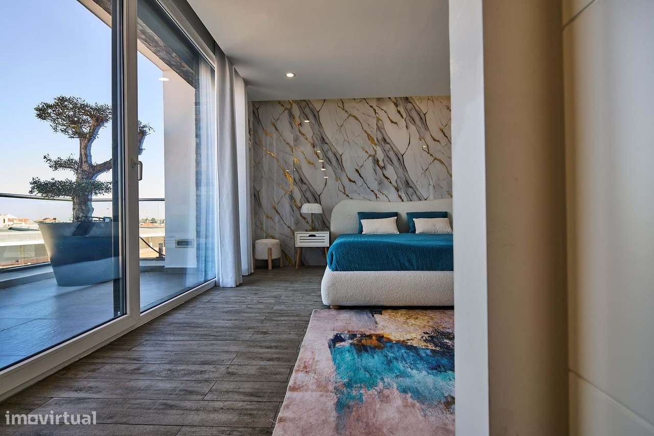 Moradia T4 com  piscina e jardim em zona privilegiada, Charneca da Cap-23