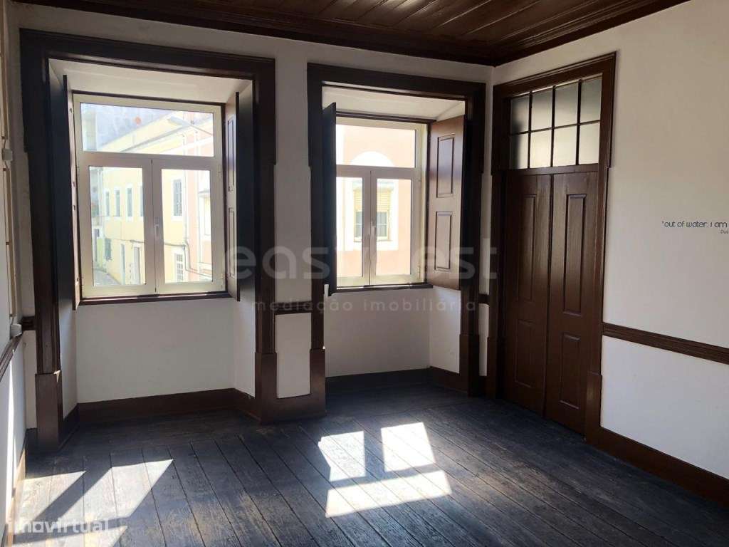 Moradia de 3 pisos zona central da Figueira da Foz a 300 m da Praia - Grande imagem: 4/13