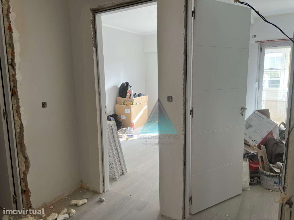 Apartamento T2 - 1º andar - Arrecadação à Venda em Oeiras remodelaç... - Grande imagem: 3/19