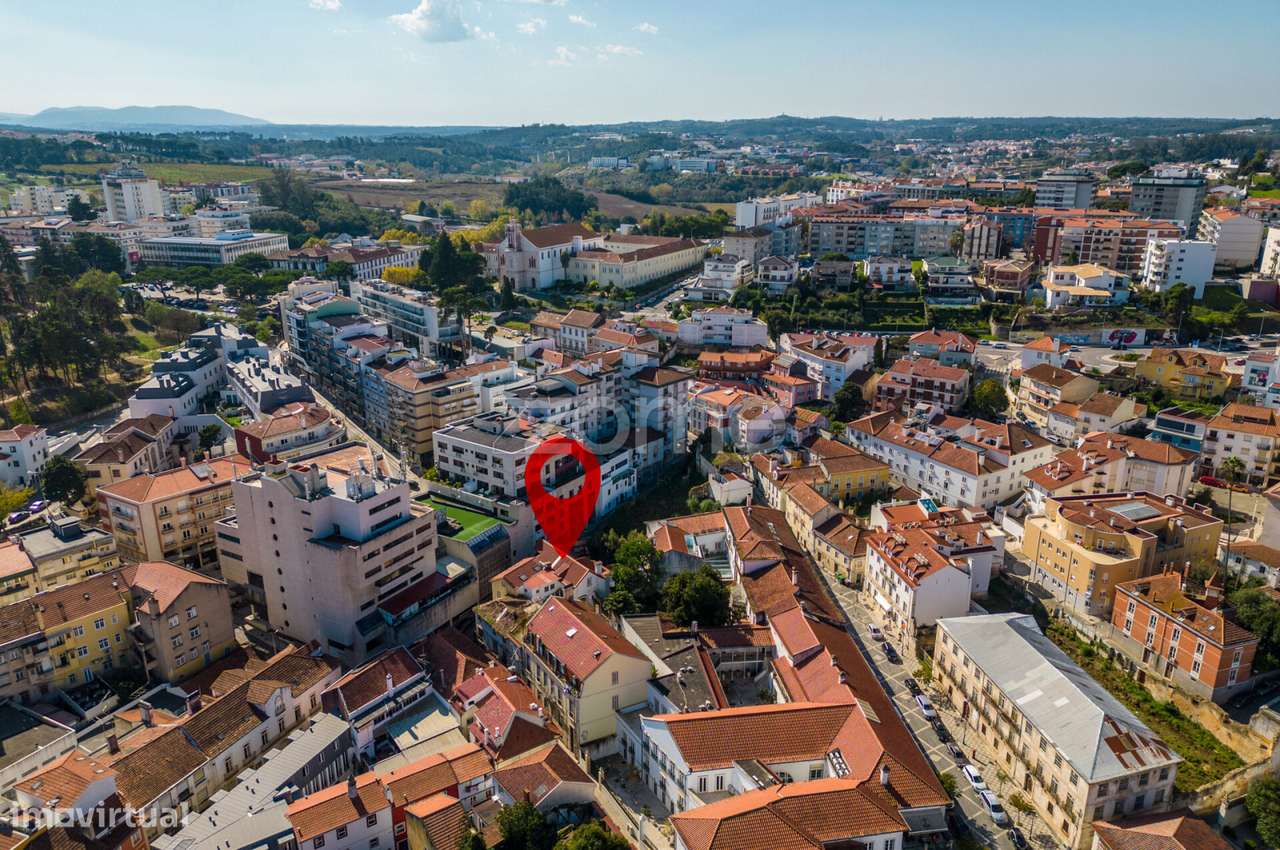 Prédio com grandes áreas no Centro de Leiria - Grande imagem: 4/60