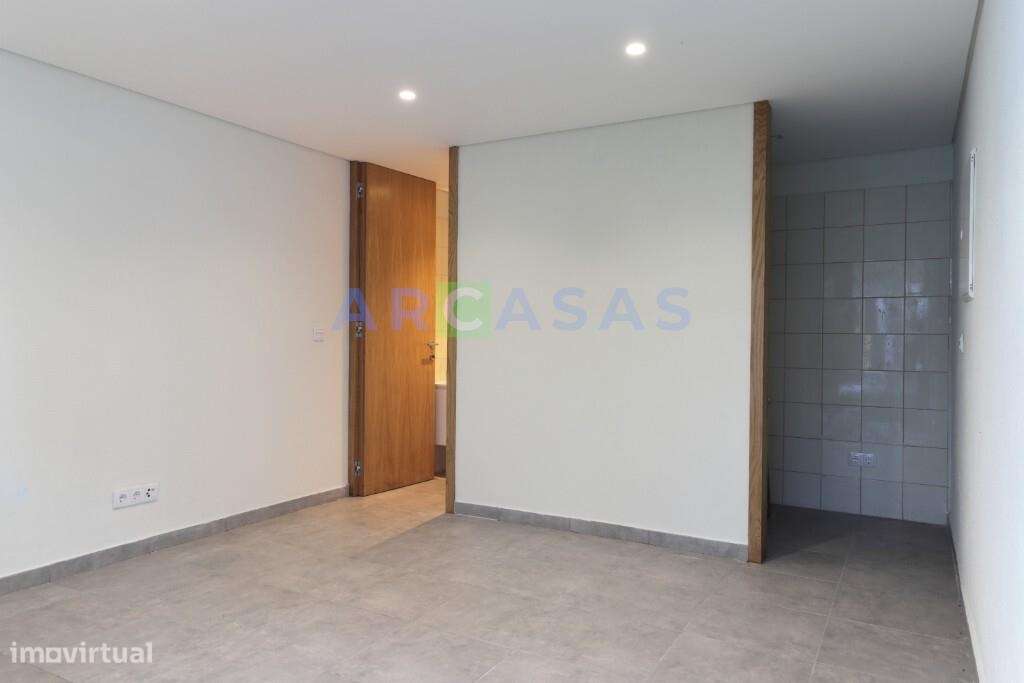 Moradia V3 com jardins e estacionamento na Trofa-30