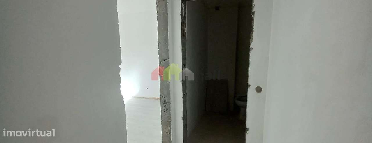 Apartamento T2 Renovado na Camarinha em Setúbal-8