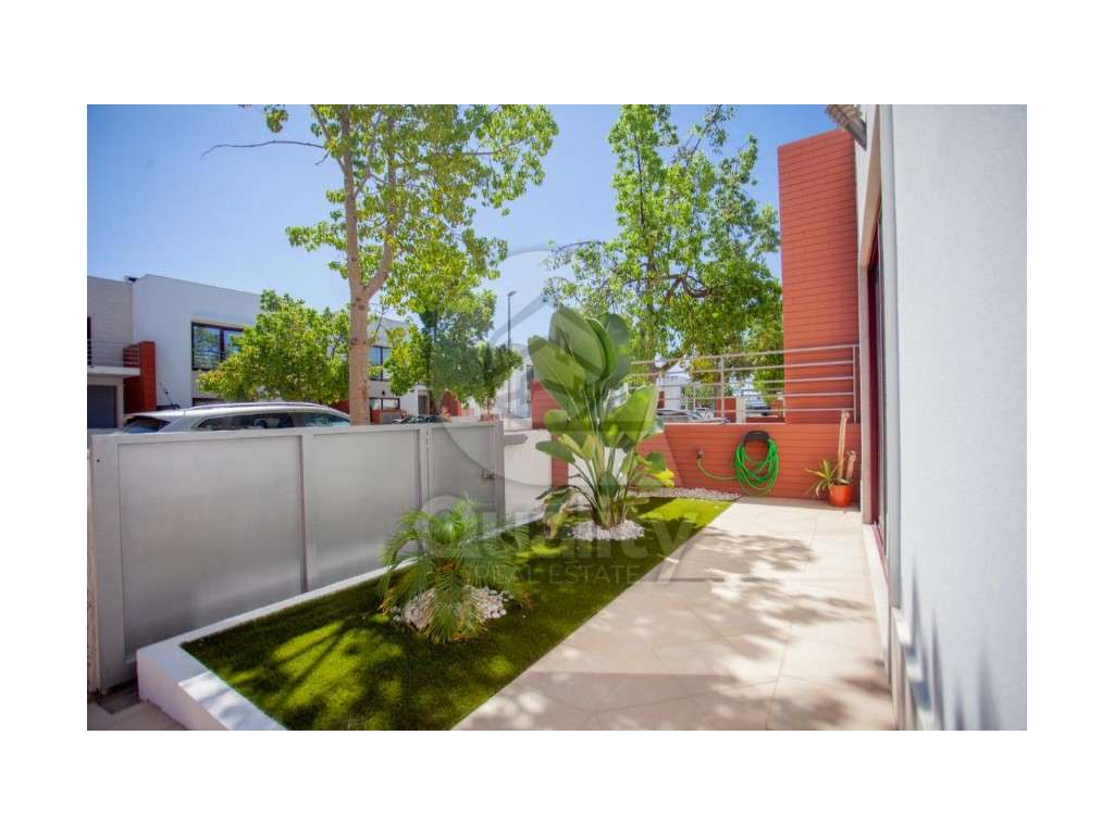 Moradia em Banda T5 - Barreiro - Grande imagem: 4/35