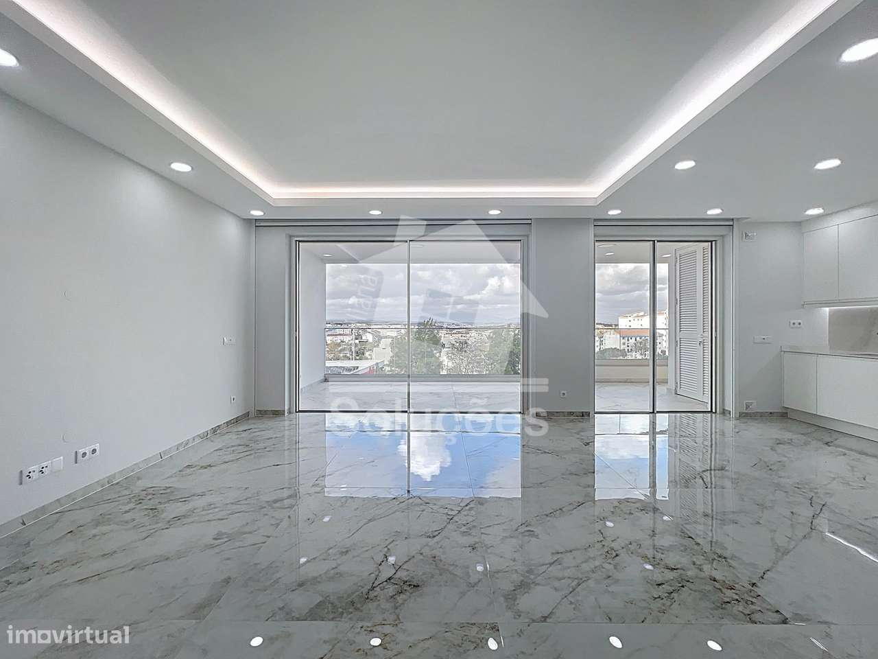 Excelente Apartamento Novo e com Piscina em Lagos - Grande imagem: 2/19