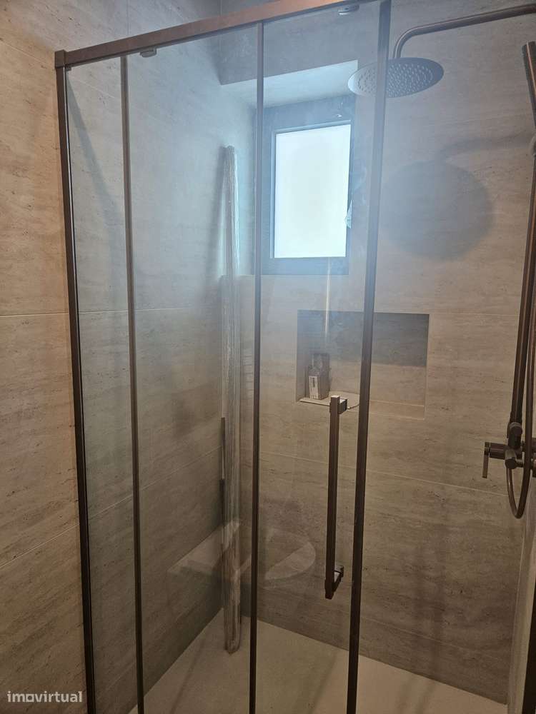 Moradia T4 com Piscina e Jardim-50
