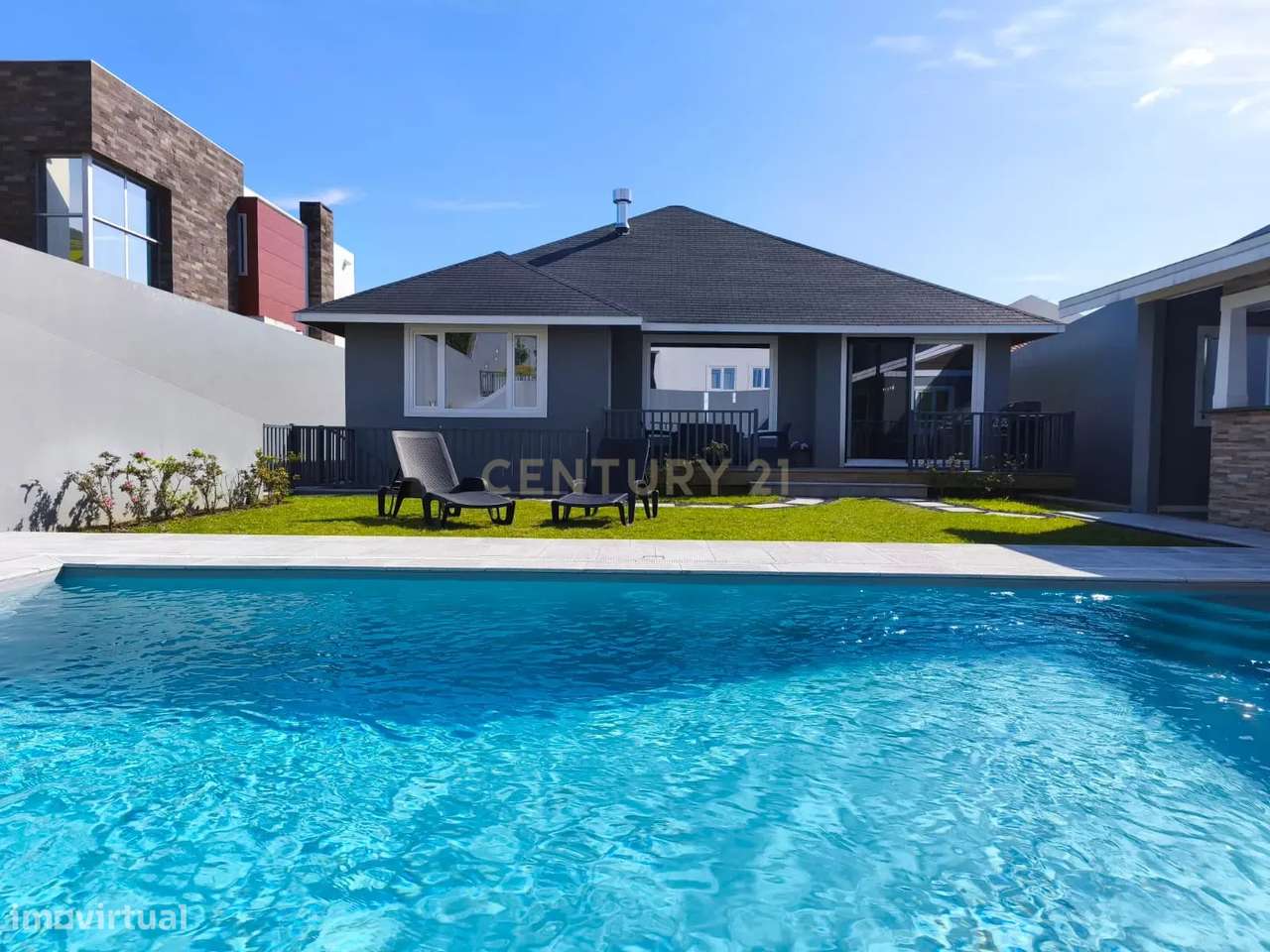 Moradia Moderna com Piscina + Apartamento Independente | Construção 20-41