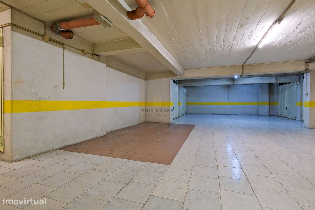 Apartamento T2 com terraço, lugar de garagem e arrecadação em Vale de-20