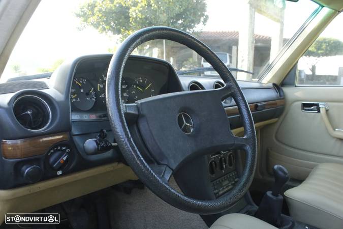 Mercedes-Benz 300 D - 11