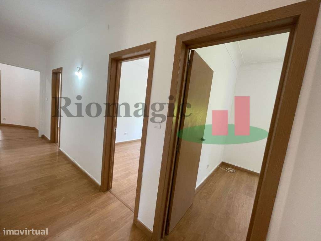 Apartamento T4 - Rio de Mouro-12