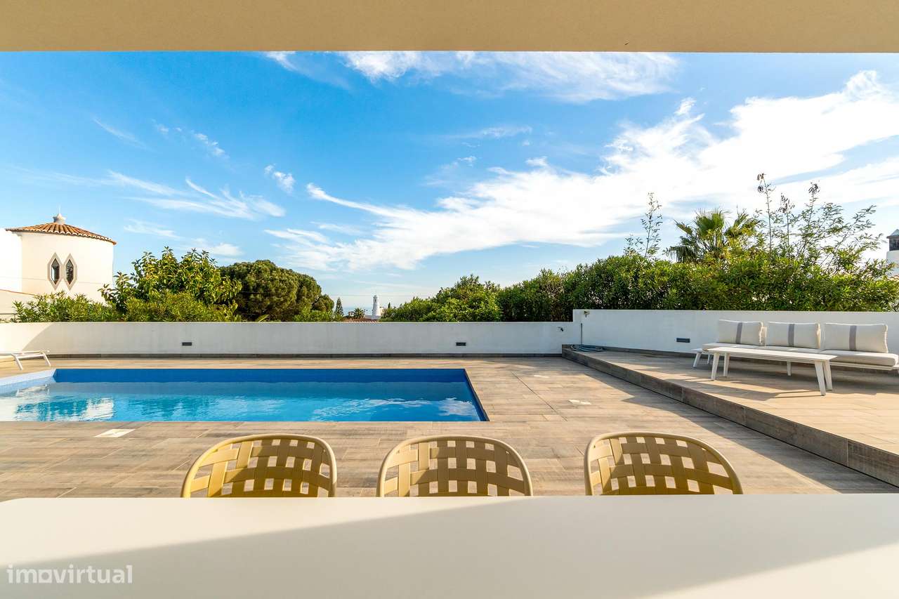 Deslumbrante moradia com piscina, terraço e vista mar-7