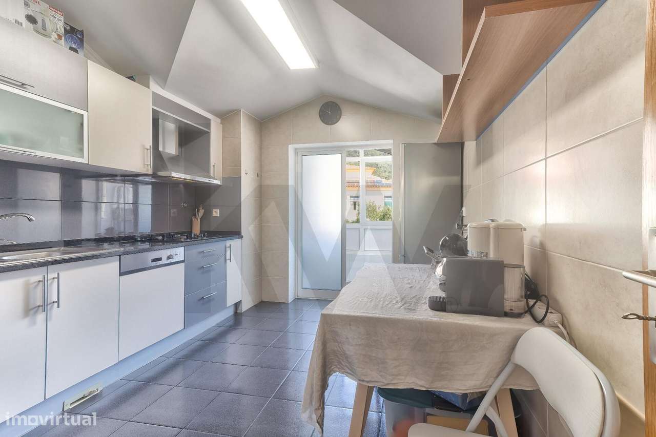 Vista Mar Soberba: Apartamento T2 no Último Andar – Caniço, Madeira-3