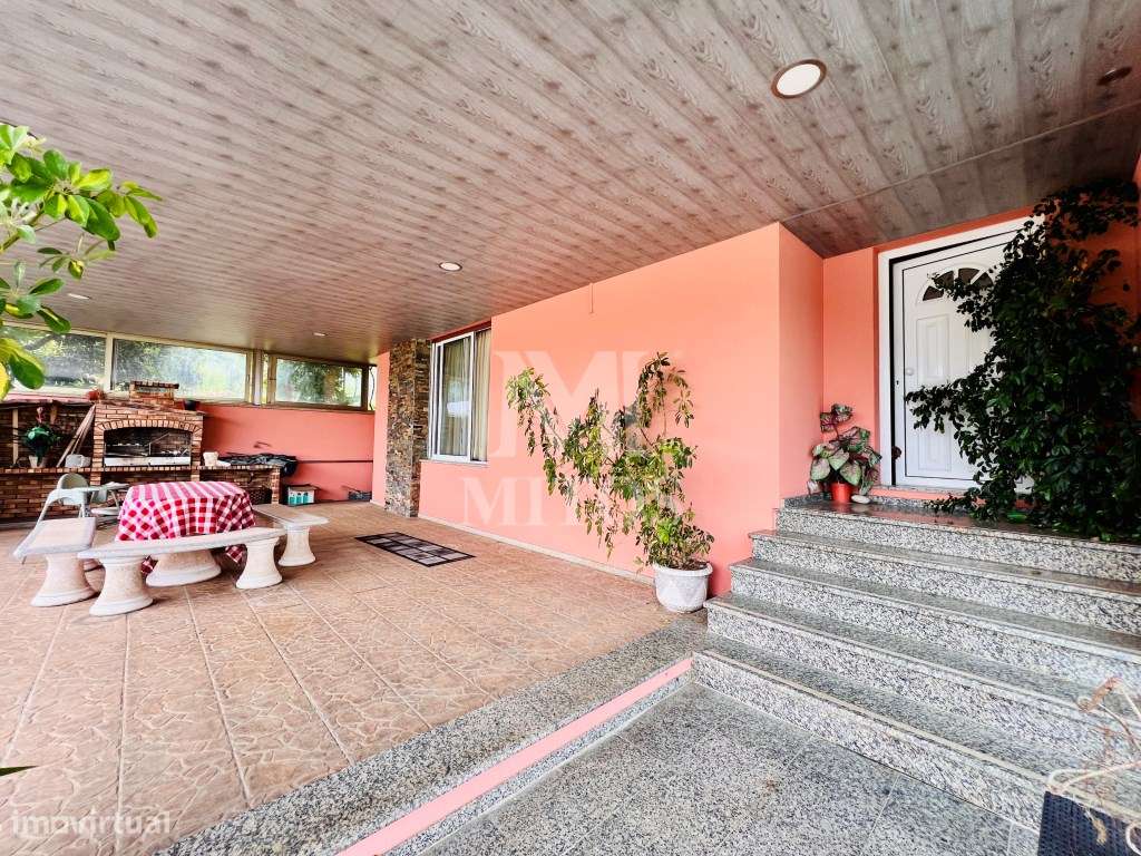 Moradia T3 com comércio para venda em Geraz do Lima, Viana do Castelo-21