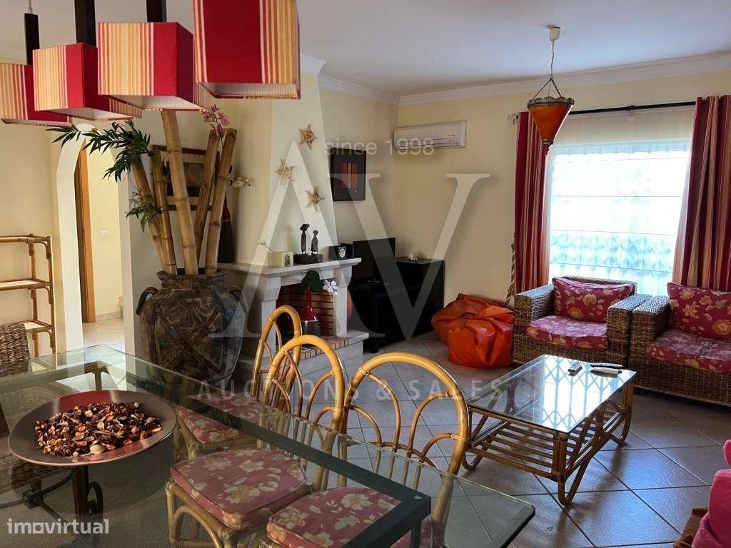 Moradia T3, de cave, R/C e 1.º andar, duplex, com logradouro e dois... - Grande imagem: 5/11