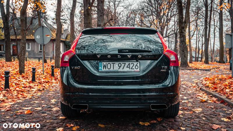 Volvo V60 T5 AWD Momentum Pro - 3