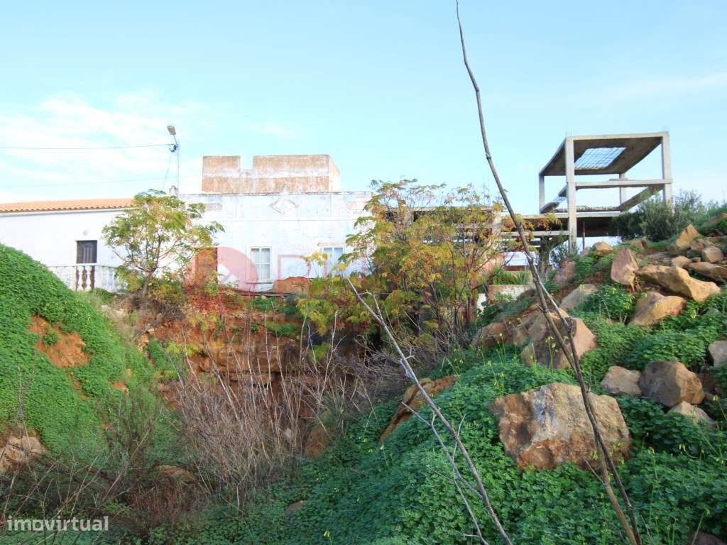 Terreno urbano com ruína para reconstrução em Estoi - Grande imagem: 4/19