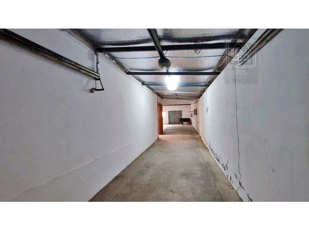 VENDA de CASA - MORADIA com garagem, jardim e quintal - Pico da Ped...-50