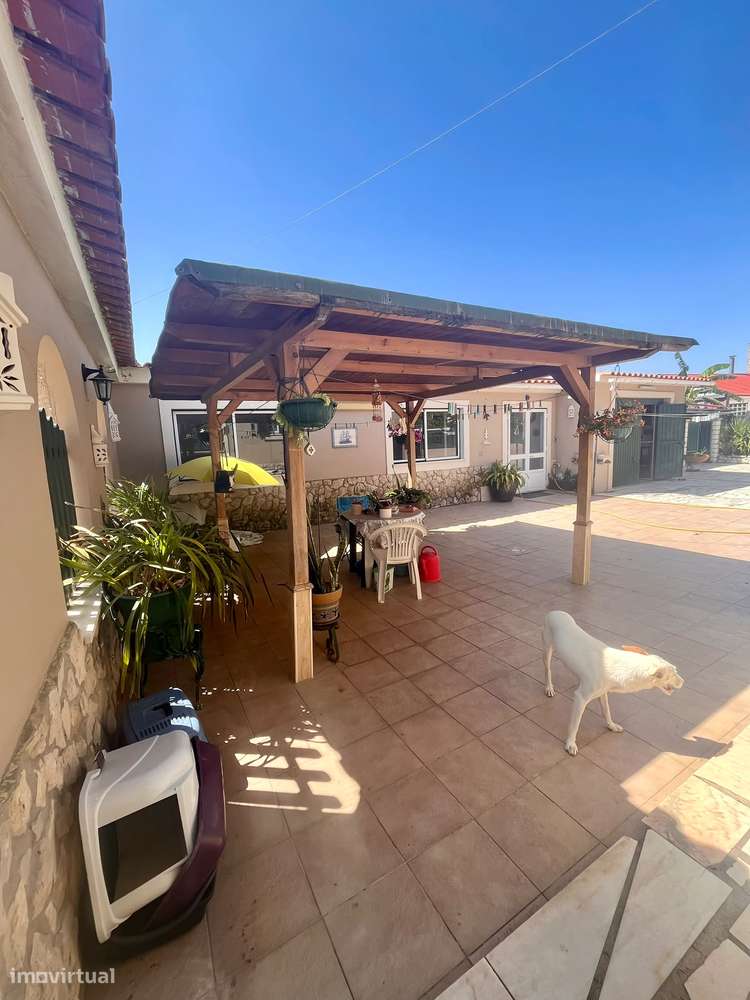 Moradia T2+1 com piscina em Salvaterra De Magos.-38