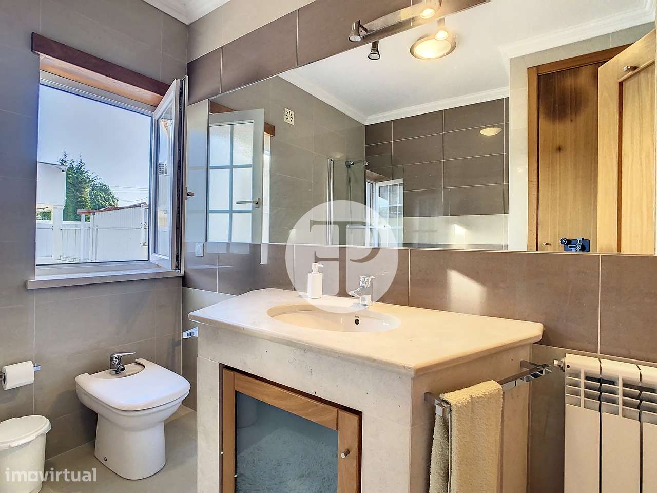 Moradia T5 com piscina no Nadadouro | 408 m² | Lote de 809 m²-30