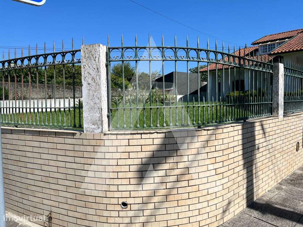 Moradia isolada T4+1 situada em S. Bernardo. - Grande imagem: 2/56