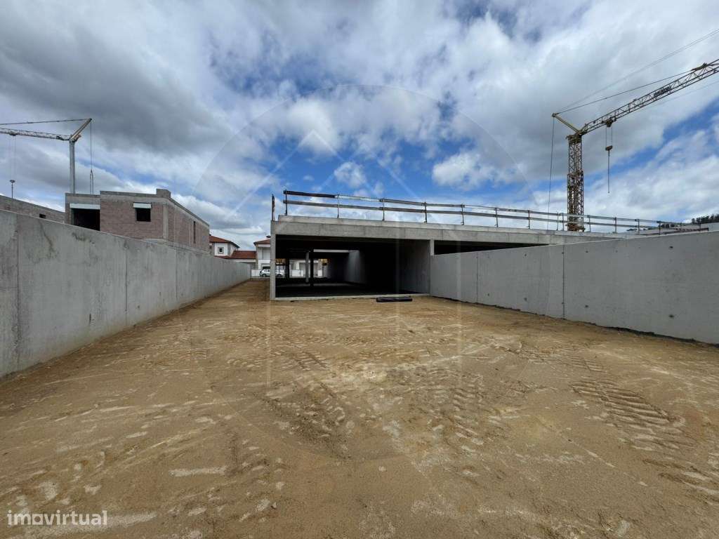 Moradia T3 Térrea de Arquitetura Contemporânea com Jardim Privativo...-22
