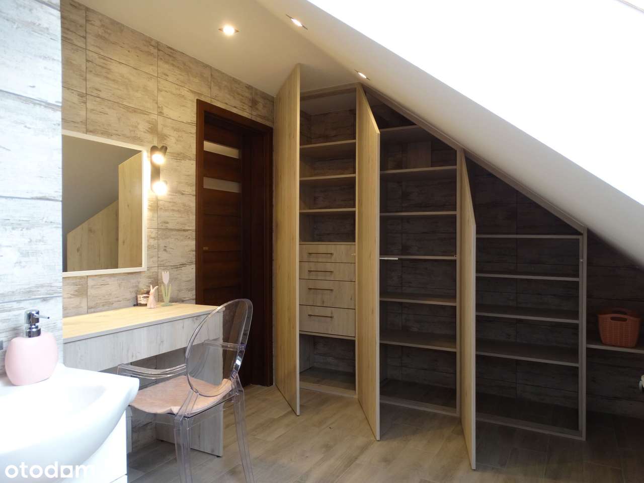 Dom wolnostojący blisko lasu-10