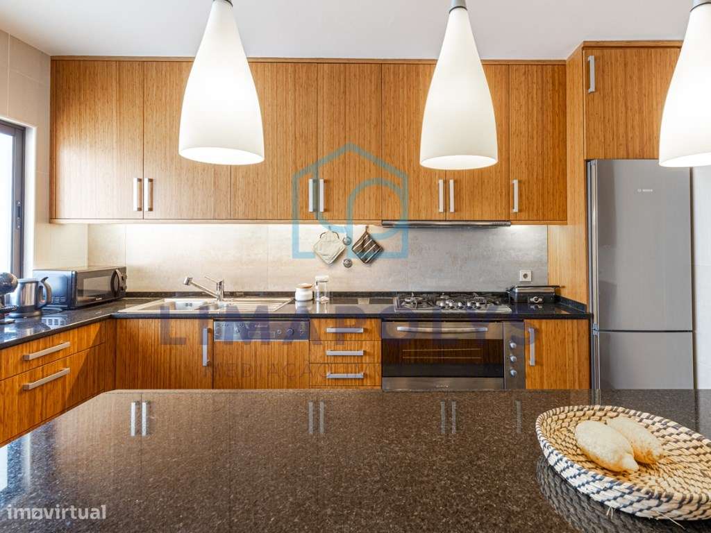 Moradia T4 com Vista Mar a 50m da Praia - Oportunidade Única!-8