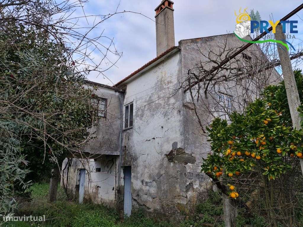 Quintinha com casa T3 de dois pisos, localizada no Outeiro da Lagoa - Grande imagem: 4/31