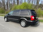 Chrysler Town & Country - 23