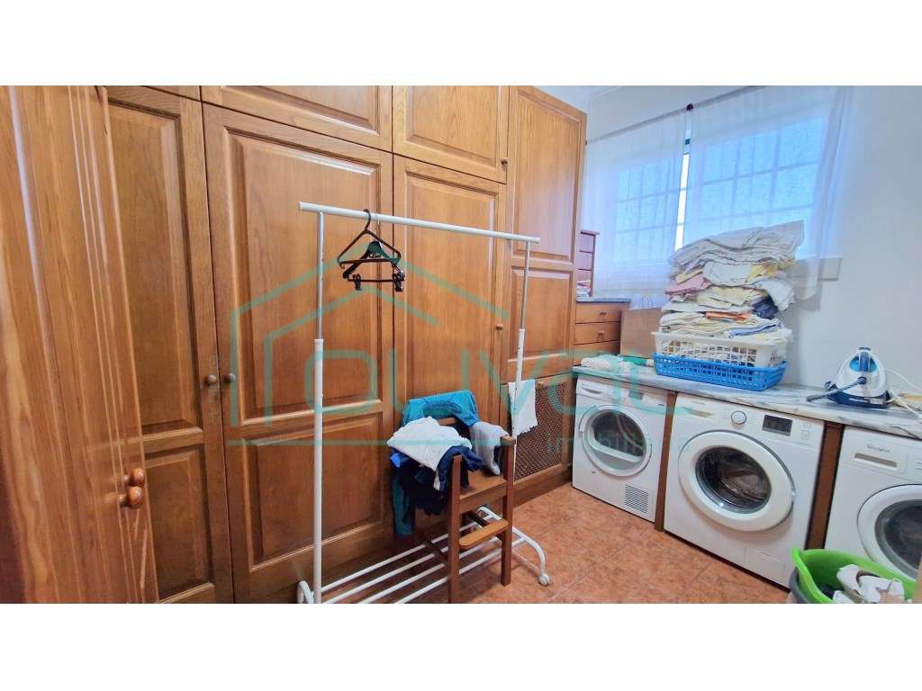 Espaço Comercial com armazéns-19