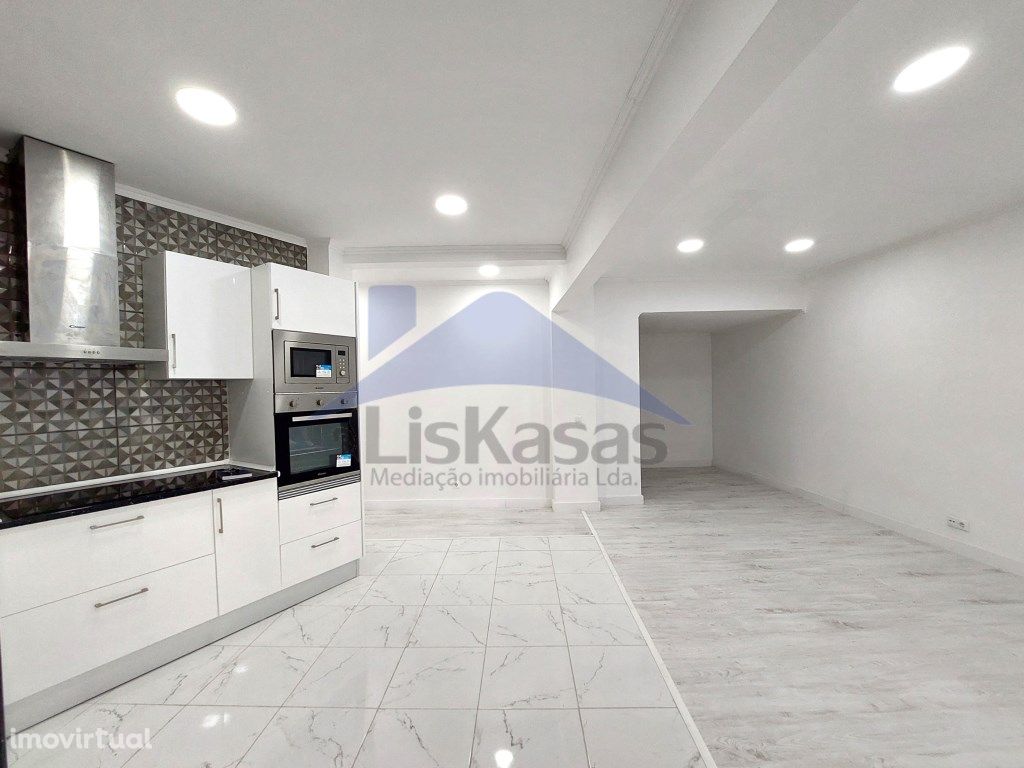 Apartamento T3 Duplex totalmente remodelado em Agualva