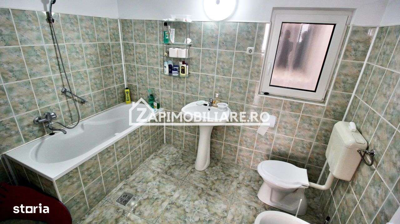 Casa 5 camere,3 băi,180 mp.teren 371 mp.Central - Imagine principală: 3/10