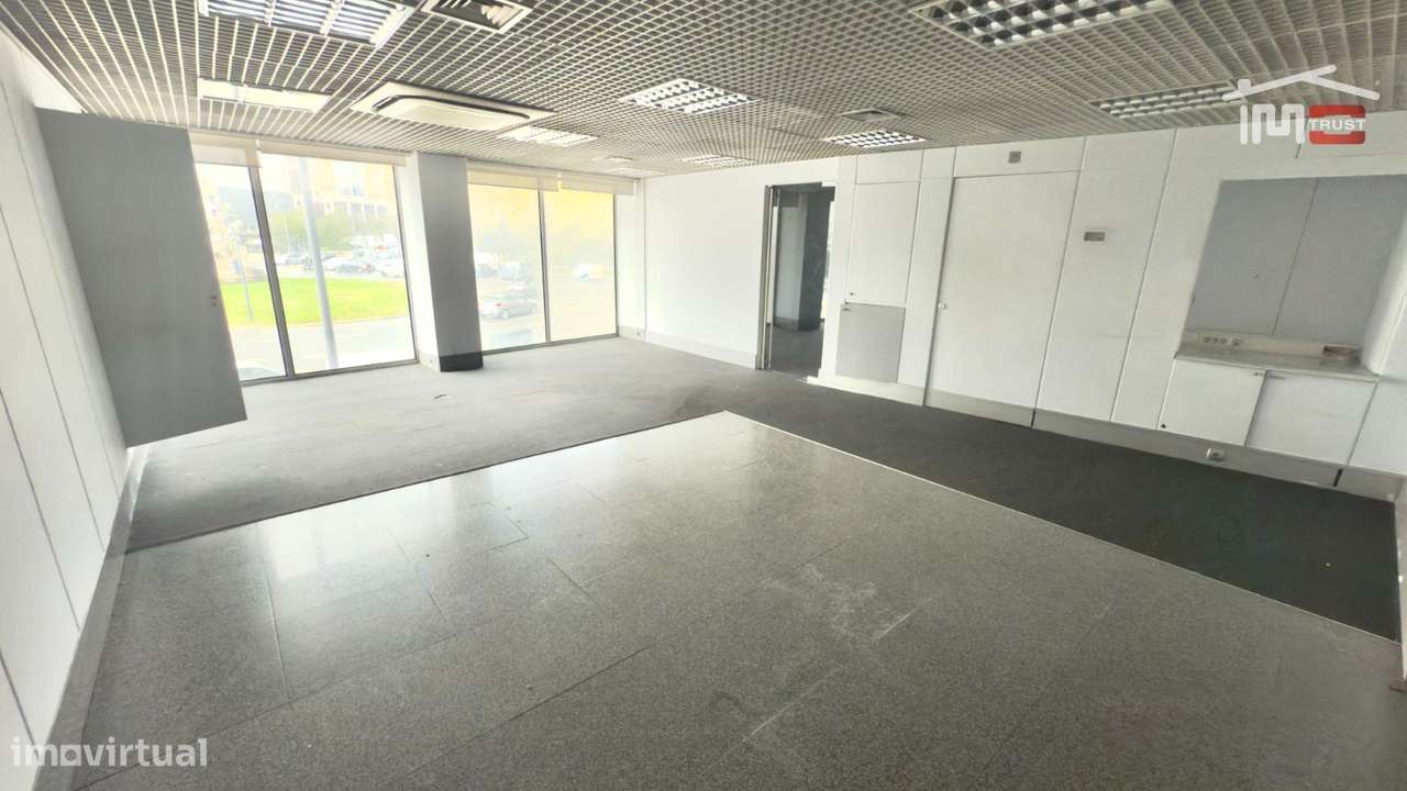 Fantástica Loja 3 Pisos Situada junto à Rotunda do Campo Grande - E... - Grande imagem: 5/35