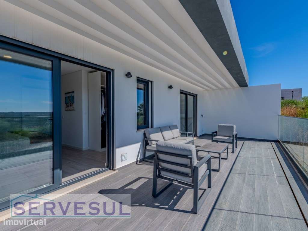 Moradia Moderna com Piscina e uma vista magnifica para o Campo de G...-35