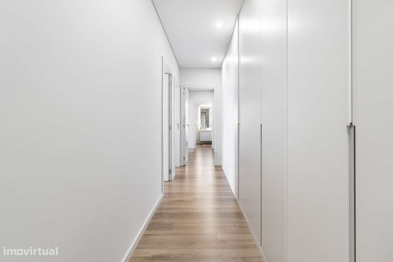 Moradia de Arquitetura Contemporânea com Piscina | Fafe-21