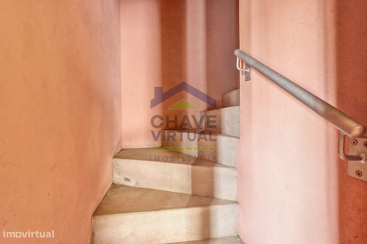 Moradia V3 com Terreno Urbano e Garagem - Seixal, Lourinhã-45