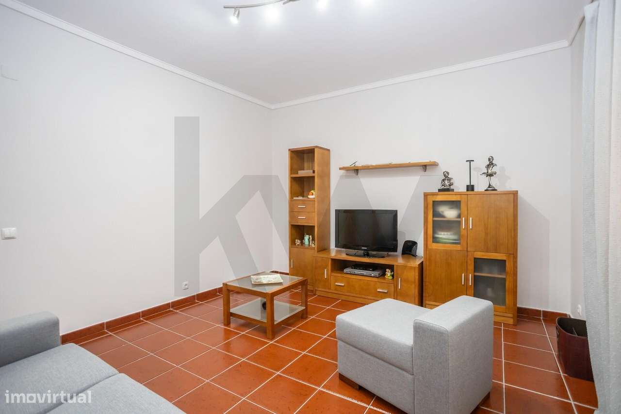 Apartamento T3 no Laranjeiro, Almada – Potencial Único e Localização P-12