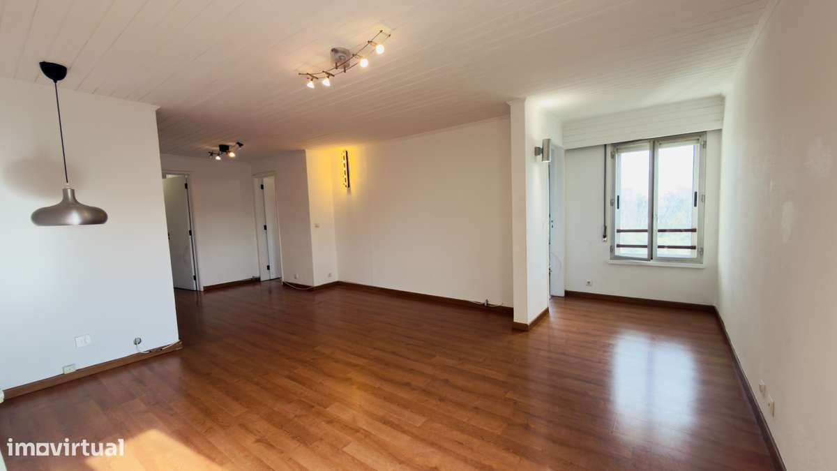 T4 em TELHEIRAS, com 2 casas de banho, elevador e Ar Condicionado - Grande imagem: 4/21