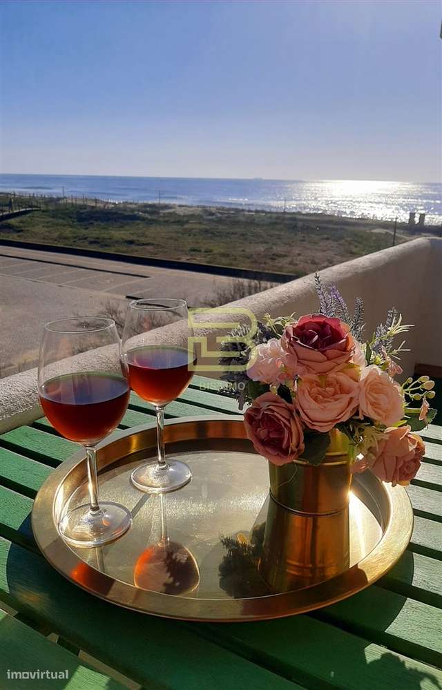 Apartamento T4 em Primeira Linha de Mar | Vista Frontal e Permanente e-7